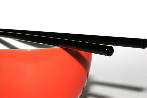 梦见摔筷子是什么意思 梦见摔筷子是什么意思