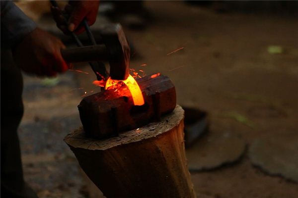 梦见打铁是什么意思 梦见打铁是什么意思
