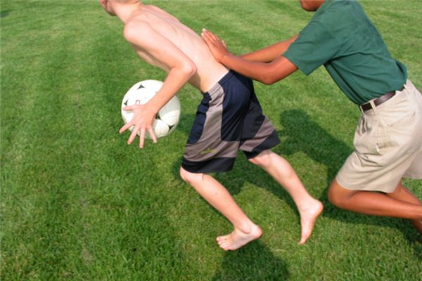 梦见被人追是什么意思 梦见被人追是什么意思